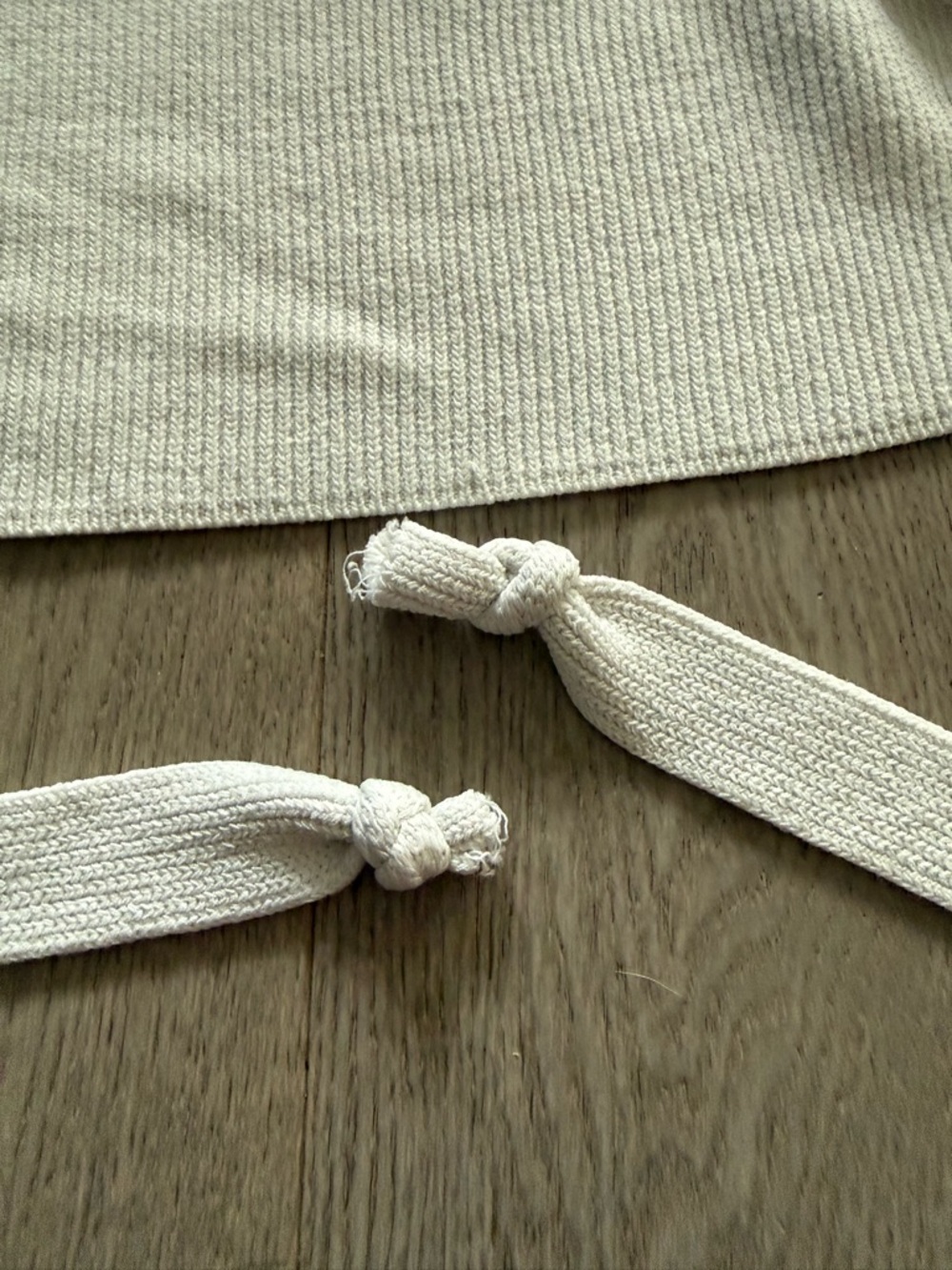 Wilfred Aritzia Cream Cayenne Knit Stretchy Wrap Cropped Top in size M - Picture 7 of 11